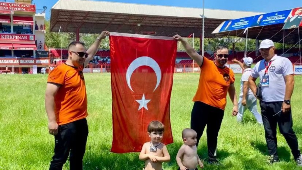 MİNİK KALPLERİ PEHLİVAN KİSPETİ İLE BULUŞTU